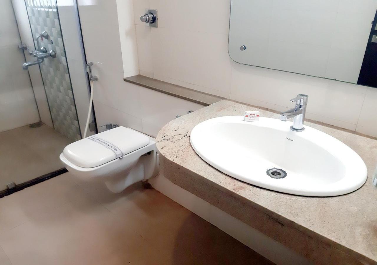 Hotel Adarsha Palace Белгаум Екстериор снимка